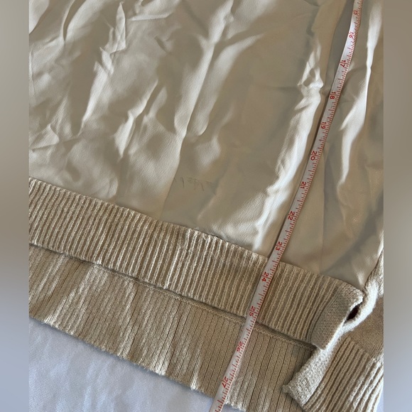 XL NWOT EXPRESS FAUX LEATHER PIECED HIGH SLIT SWEATER Long Sleeve Top Winter
NE - Picture 3 of 14